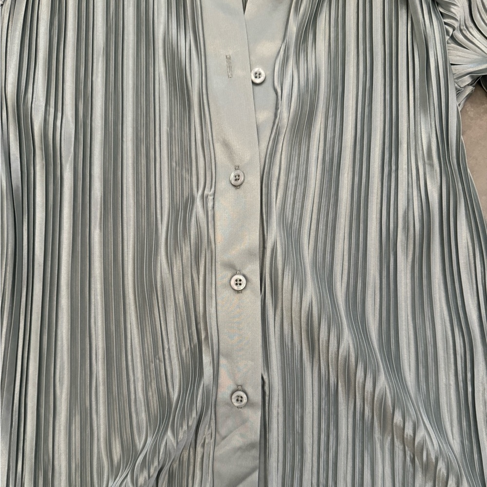 Rachel Zoe Light Blue Pleated Button Down XS - Picture 4 of 6